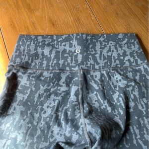 Lululemon grey print 23” leggings